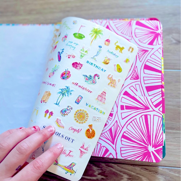 Lilly Pulitzer Planner Organizer Weekly Monthly Notes Schedule Planner NWT - Picture 4 of 6